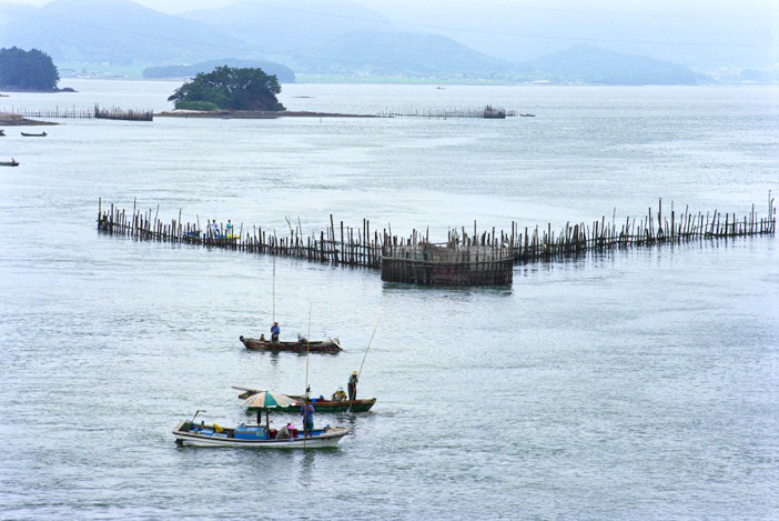 竹防廉與只族海峽黃昏景色(圖片來源: 南海未來新聞社)