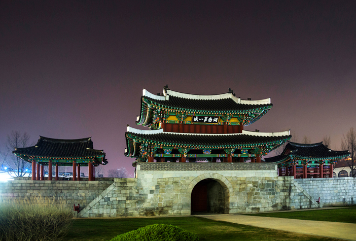 Night view of Pungnammun Gate