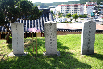 Tombstones of the three priests who built Ganghwa Anglican Church. (from right) Charles John Cofre (the first bishop), Arthur Beresford Turner (the second bishop) and Mark Napier Trollope (the third bishop)