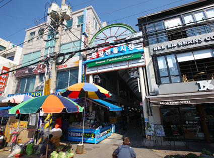 Центральный рынок в Тхонъёне