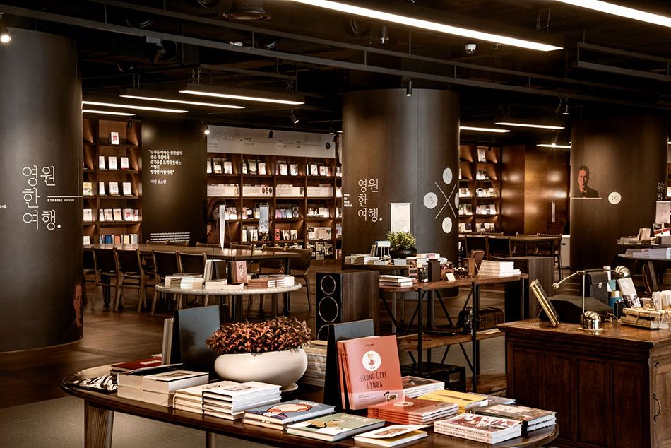 ETERNAL JOURNEY（上・写真提供：ETERNAL JOURNEY）