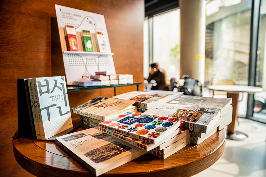 Kuratierte Bücher bei Eternal Journey in Korea
