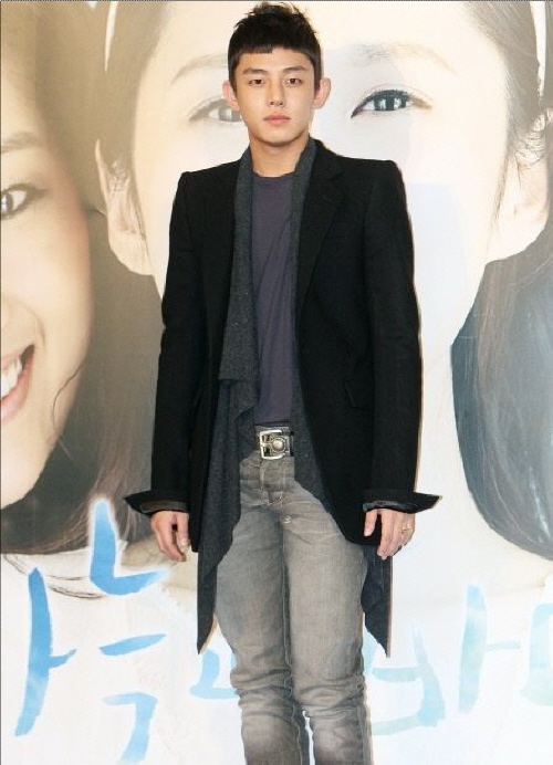 刘亚仁(유아인)