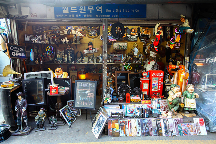 Dongmyo Flea Market