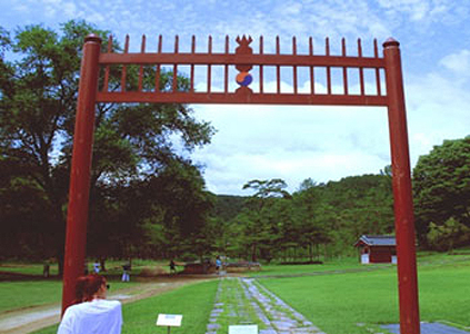 Puerta Hongsalmun de Jangneung