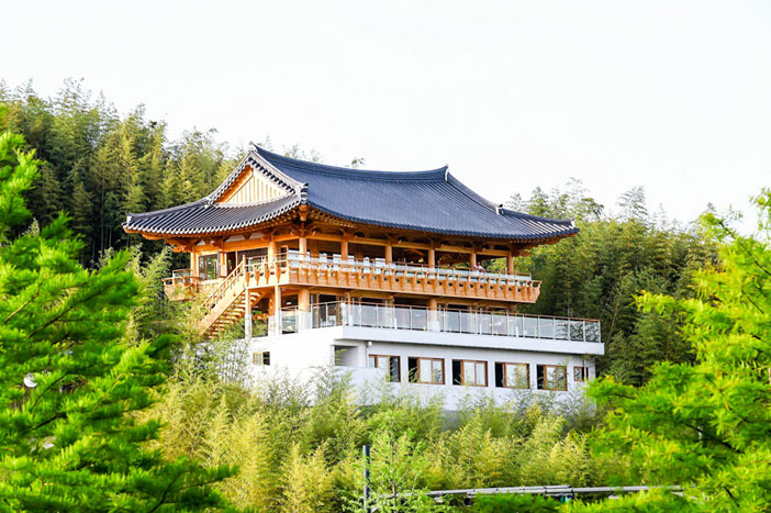Observatorium Bonghwangnu (oben) & Siga-Kulturdorf (unten) (Quelle: Juknokwon)