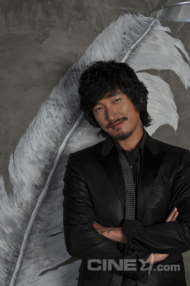 Cho Seung-woo (조승우)