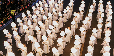 Traditional Charm & Excitement Meet at the Lotus Lantern Festival