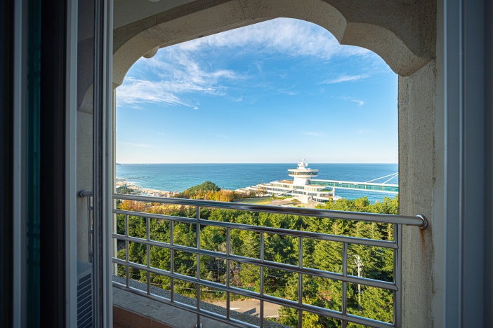 View of the sunrise from your room Da Vinci Motel