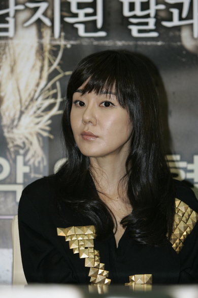 Kim Yun-Jin (김윤진)
