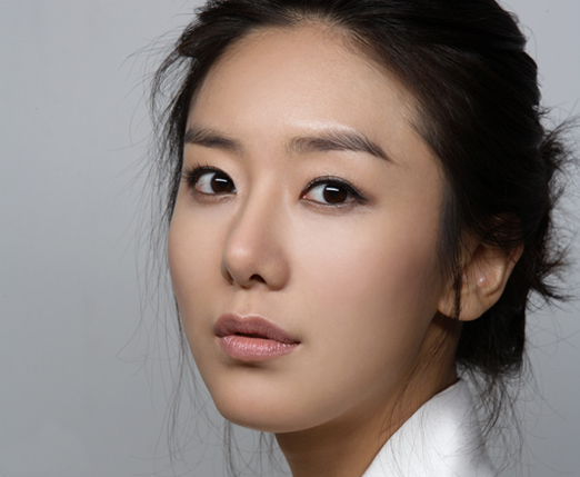 Yoon Jung-Hee (윤정희)