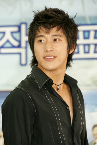 Lee Wan (이완)