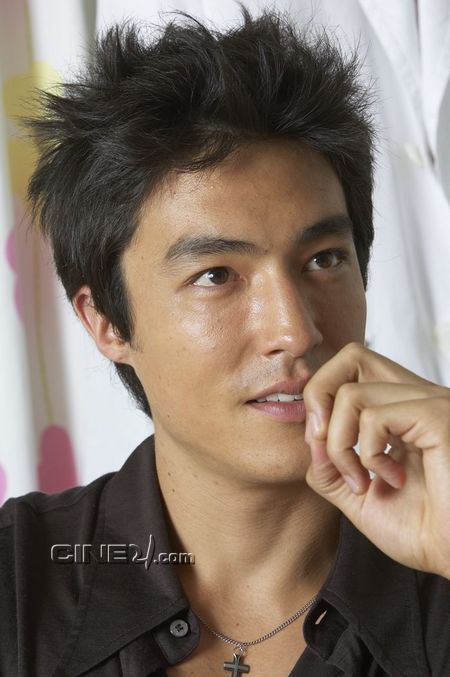 Daniel Henney (다니엘 헤니)