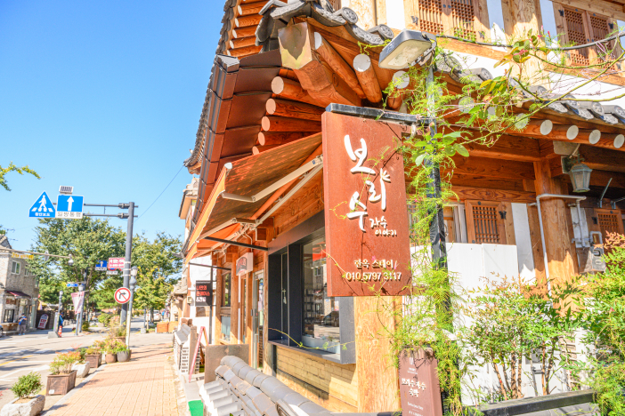 韓屋村の代表宿泊施設、刺繍工房&ゲストハウス「ボリス刺繍物語」