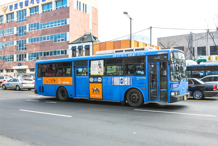 Photo: Bus in downtown Seoul