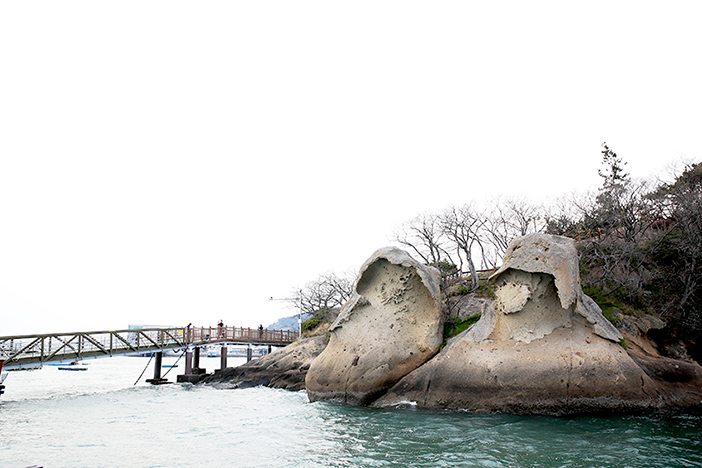 Gatbawi Rock (top) & National Maritime Museum (bottom credit: National Maritime Museum)  