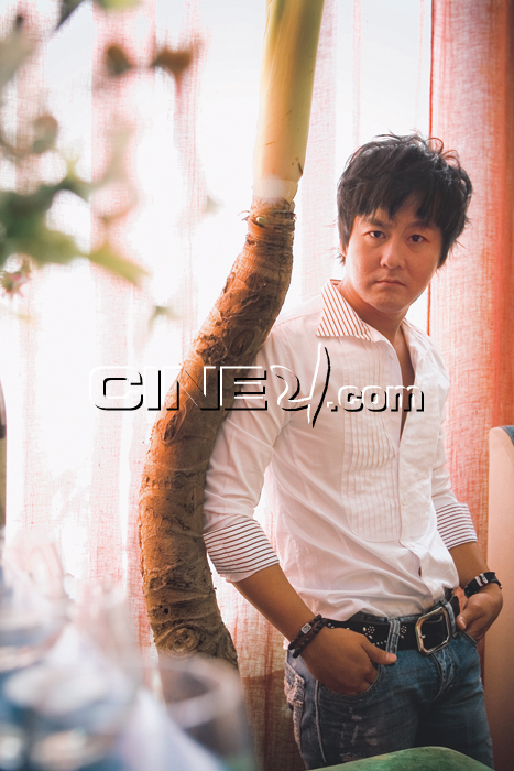 Kong Hyung-Jin (공형진) 