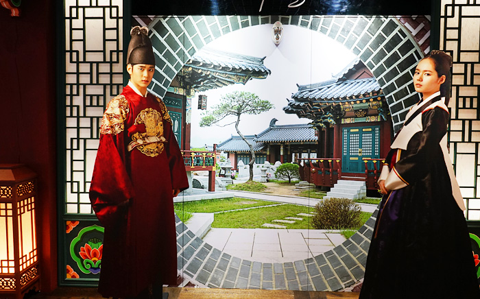 Фотозона с фоном сцены из сериала «Солнце в объятиях Луны» (해를 품은 달)