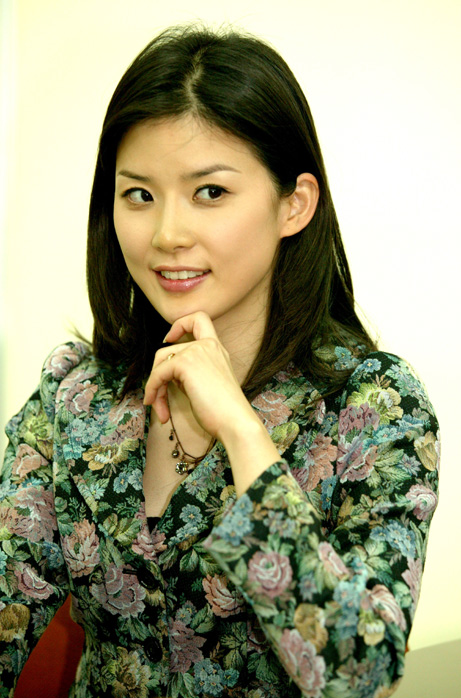 Lee Bo-Young (이보영)