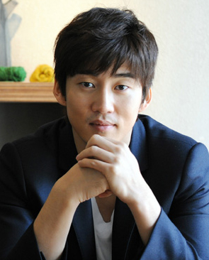 Yoon Kye-Sang (윤계상)