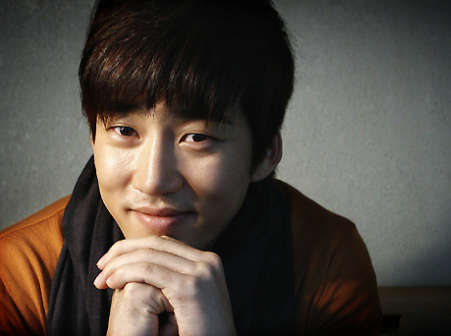 Yoon Kye-Sang (윤계상)
