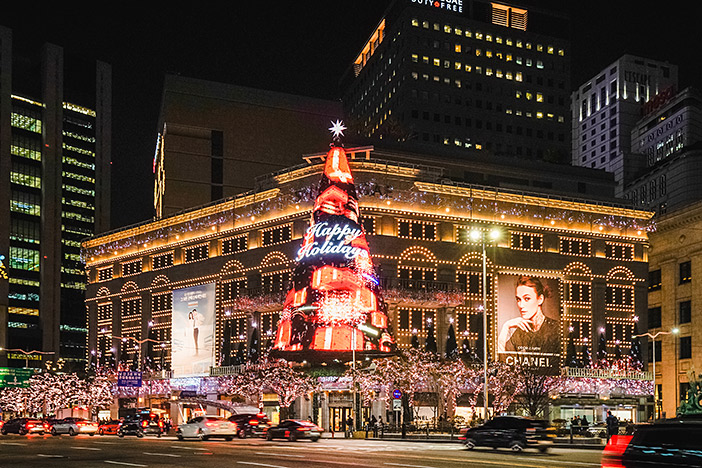 Christmas in Seoul (Right credit: Lotte World)