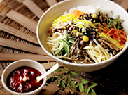 饭桌上绽放的花朵--韩国传统饮食拌饭