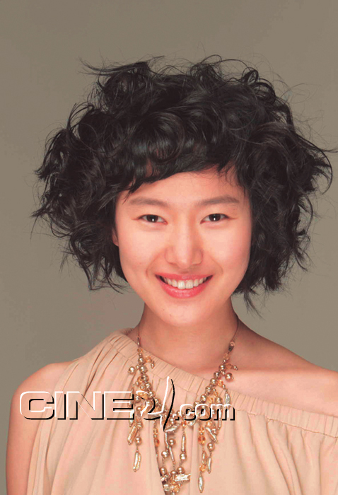 Yoon Jin-seo (윤진서)