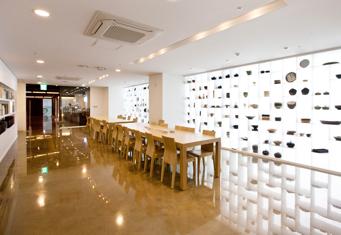 Sarangbang is a space for visitors to explore and share knowledge and information about Korean food and recipes. 