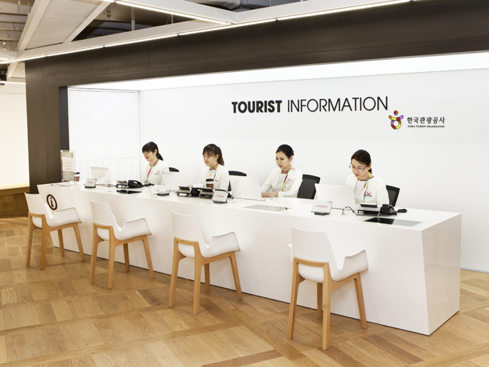 Tourist Information Desk offers comprehensive tourist information in Korean/English/Japanese/Chinese & receives complaints.