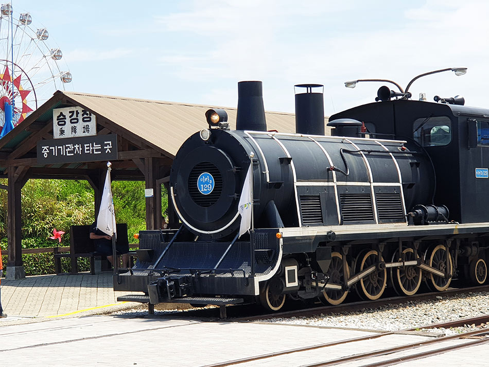 観光客に人気のSL型ディーゼル機関車