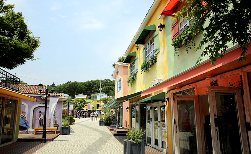 普罗旺斯村街道一景(图片来源 普罗旺斯村)