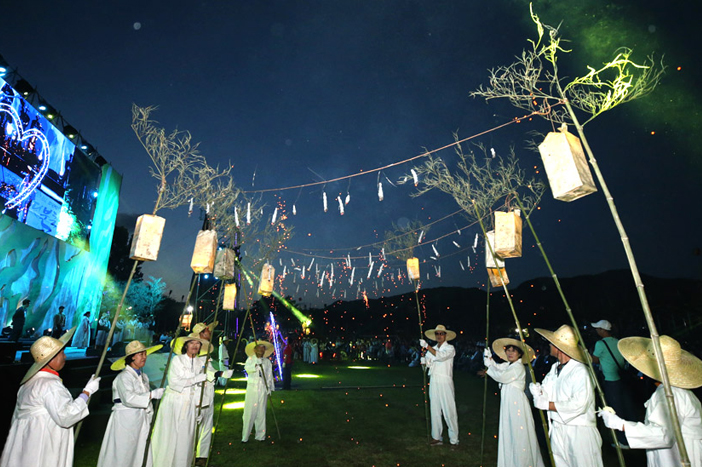 Cérémonie d’ouverture au Festival des lucioles de Muju (aut : comité d’organisation du Festival des lucioles de Muju)