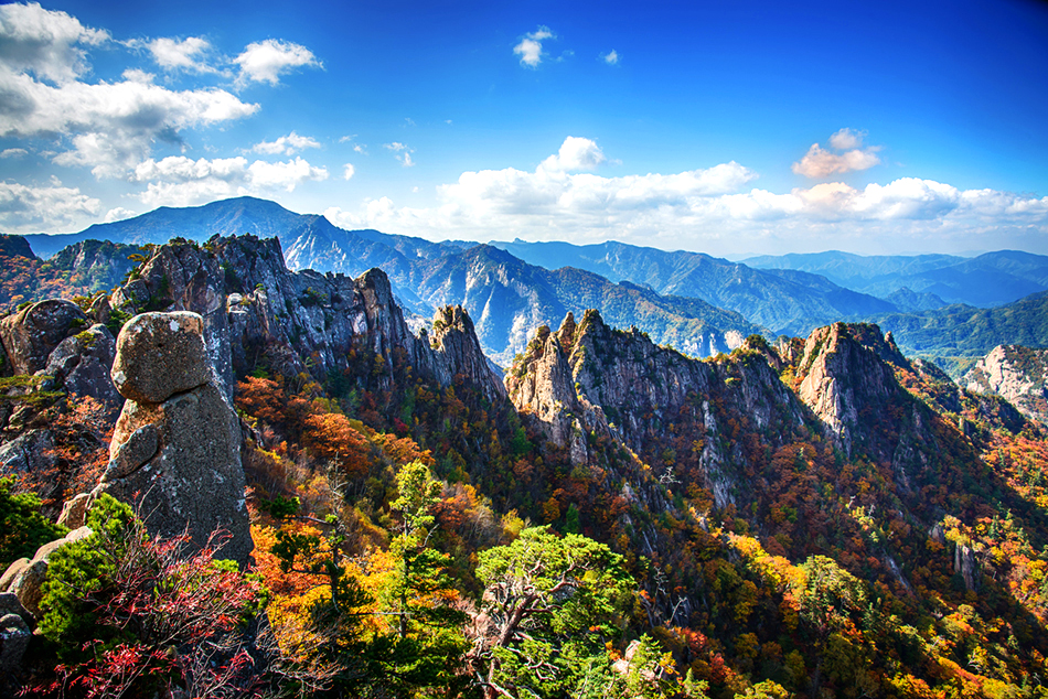 Fall at Seoraksan Mountain and Baekdamsa Temple