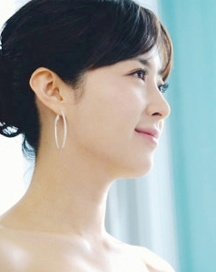 Song Yun-A (송윤아)