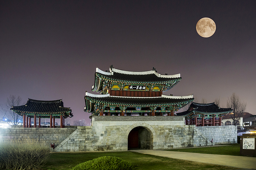 La pleine lune durant Chuseok