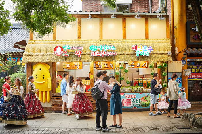 Straßengerichte im Hanok-Dorf Jeonju