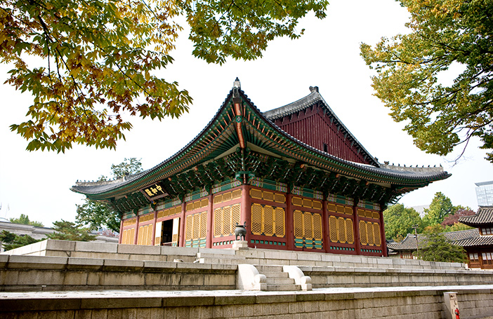 Junghwajeon Hall, Deoksugung Palace’s main hall (top) & Jeonggwanheon Pavilion (bottom)