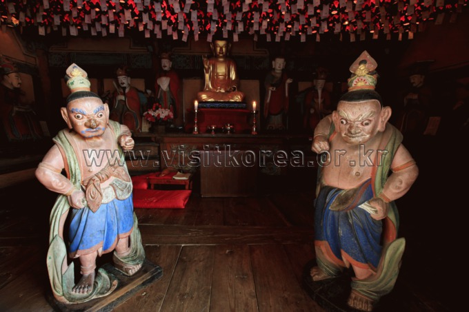 Heungguksa Temple in Yeosu 