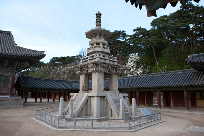 Seokgatap Dabotap Pagoda 