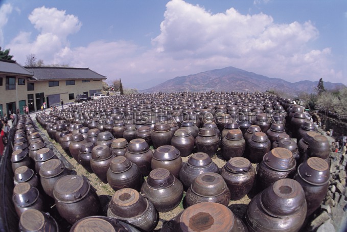 Jar Stand (Jangdokdae), Plum Farm 