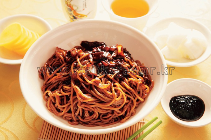 Jajangmyeon (Stir-fired Noodles with Black Soybean Sauce), Food