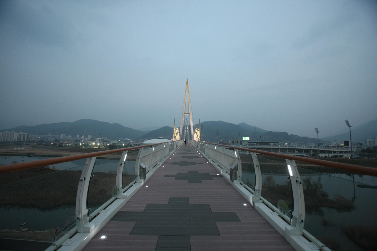양산천 구름다리