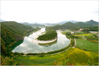 Seonam Village at Seogang River 