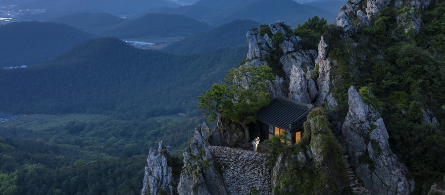 Sunrise at Mt.Cheonwang Peak