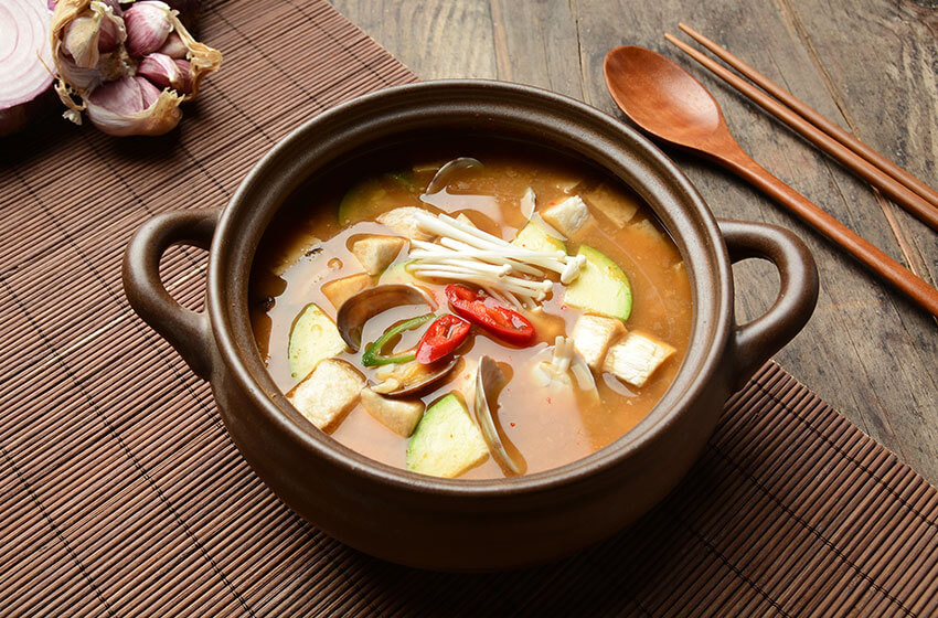 “Guk” (sopa), “Tang” (sopa espesa), “Jjigae” (estofado)
