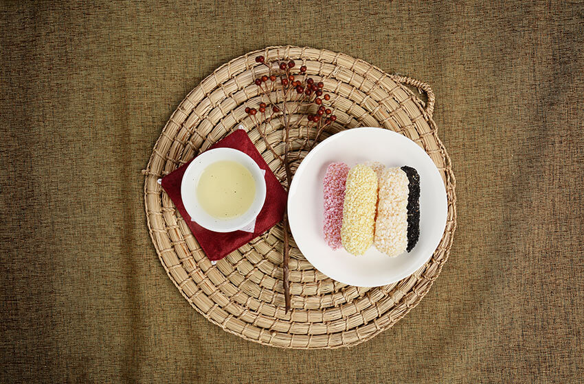 ”Tteok” (pasta de arroz tradicional), y “Hangwa” (dulces y galletas tradicionales) para Acontecimientos Festivos y Estacionales y Servicios Conmemorativos Ancestrales