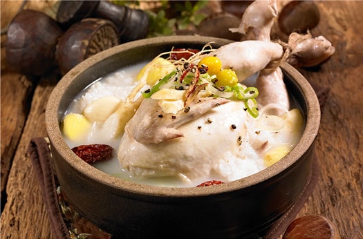 Samgyetang (sopa de pollo con ginseng)