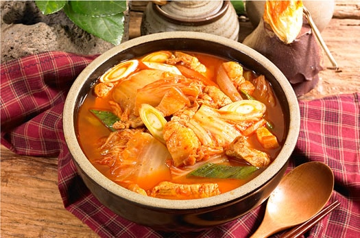 Kimchi jjigae (guiso de kimchi)