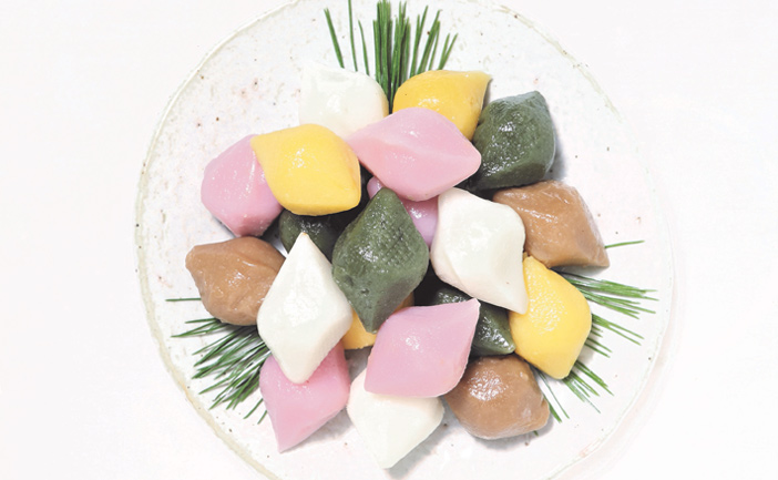 <em>Songpyeon</em> de cinco colores (cortesía de la Fundación de la Comida Coreana).